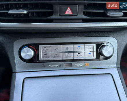 Серый Хендай Kona Electric, объемом двигателя 0 л и пробегом 66 тыс. км за 21500 $, фото 19 на Automoto.ua