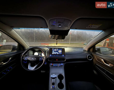 Серый Хендай Kona Electric, объемом двигателя 0 л и пробегом 36 тыс. км за 16999 $, фото 3 на Automoto.ua