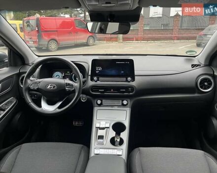 Серый Хендай Kona Electric, объемом двигателя 0 л и пробегом 20 тыс. км за 17500 $, фото 10 на Automoto.ua