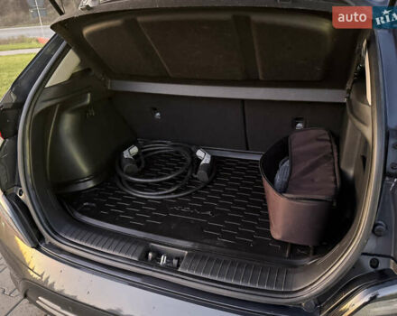 Серый Хендай Kona Electric, объемом двигателя 0 л и пробегом 36 тыс. км за 16999 $, фото 22 на Automoto.ua