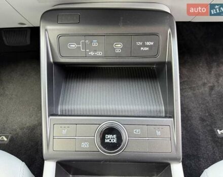 Серый Хендай Kona Electric, объемом двигателя 0 л и пробегом 4 тыс. км за 24999 $, фото 91 на Automoto.ua