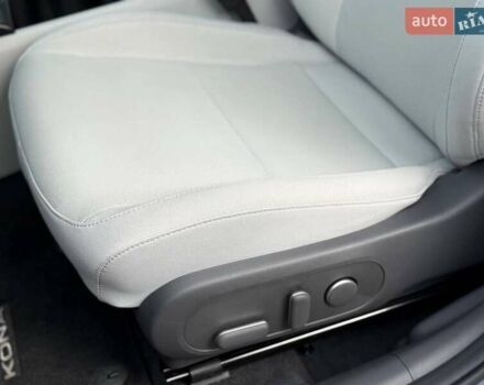 Серый Хендай Kona Electric, объемом двигателя 0 л и пробегом 4 тыс. км за 24999 $, фото 116 на Automoto.ua