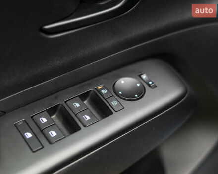 Серый Хендай Kona Electric, объемом двигателя 0 л и пробегом 25 тыс. км за 22700 $, фото 12 на Automoto.ua