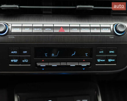 Серый Хендай Kona Electric, объемом двигателя 0 л и пробегом 25 тыс. км за 22700 $, фото 22 на Automoto.ua