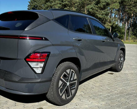 Серый Хендай Kona Electric, объемом двигателя 0 л и пробегом 28 тыс. км за 22900 $, фото 3 на Automoto.ua