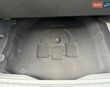 Серый Хендай Kona Electric, объемом двигателя 0 л и пробегом 4 тыс. км за 24999 $, фото 64 на Automoto.ua