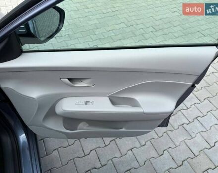 Серый Хендай Kona Electric, объемом двигателя 0 л и пробегом 4 тыс. км за 24999 $, фото 81 на Automoto.ua