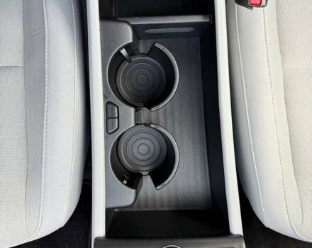 Серый Хендай Kona Electric, объемом двигателя 0 л и пробегом 4 тыс. км за 24999 $, фото 92 на Automoto.ua