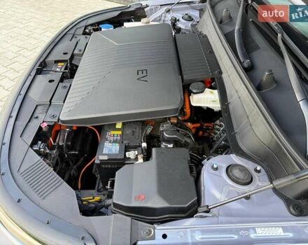 Серый Хендай Kona Electric, объемом двигателя 0 л и пробегом 4 тыс. км за 24999 $, фото 151 на Automoto.ua