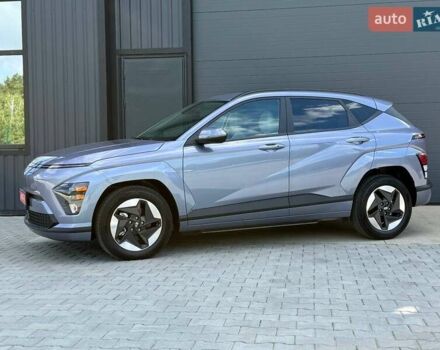 Серый Хендай Kona Electric, объемом двигателя 0 л и пробегом 4 тыс. км за 24999 $, фото 156 на Automoto.ua