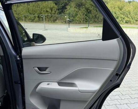 Серый Хендай Kona Electric, объемом двигателя 0 л и пробегом 4 тыс. км за 24999 $, фото 69 на Automoto.ua