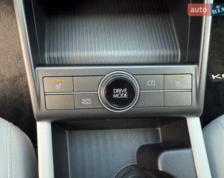 Серый Хендай Kona Electric, объемом двигателя 0 л и пробегом 4 тыс. км за 24999 $, фото 136 на Automoto.ua