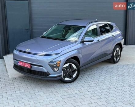 Серый Хендай Kona Electric, объемом двигателя 0 л и пробегом 4 тыс. км за 24999 $, фото 172 на Automoto.ua