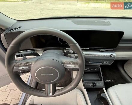 Серый Хендай Kona Electric, объемом двигателя 0 л и пробегом 4 тыс. км за 24999 $, фото 119 на Automoto.ua