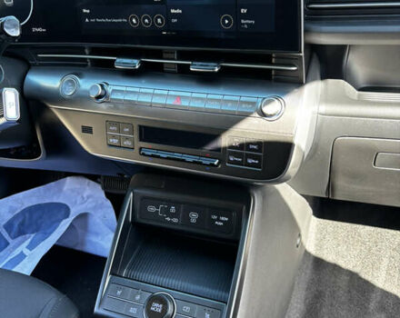 Серый Хендай Kona Electric, объемом двигателя 0 л и пробегом 28 тыс. км за 22900 $, фото 25 на Automoto.ua