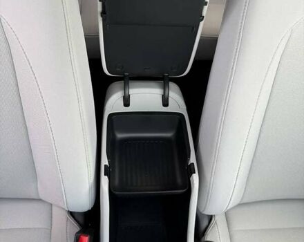 Серый Хендай Kona Electric, объемом двигателя 0 л и пробегом 4 тыс. км за 24999 $, фото 87 на Automoto.ua