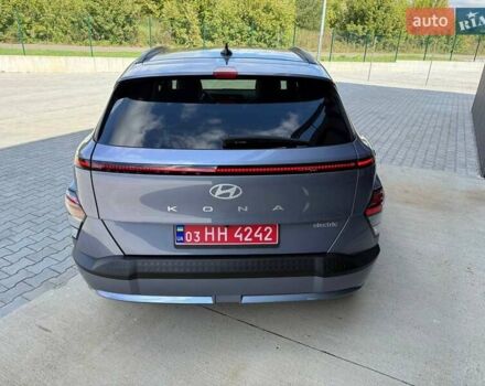 Серый Хендай Kona Electric, объемом двигателя 0 л и пробегом 4 тыс. км за 24999 $, фото 165 на Automoto.ua