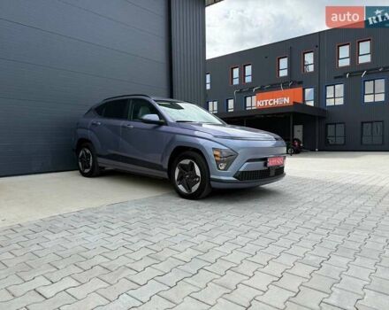 Серый Хендай Kona Electric, объемом двигателя 0 л и пробегом 4 тыс. км за 24999 $, фото 43 на Automoto.ua