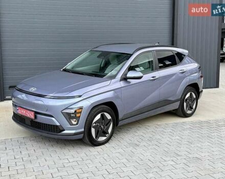 Серый Хендай Kona Electric, объемом двигателя 0 л и пробегом 4 тыс. км за 24999 $, фото 2 на Automoto.ua
