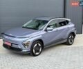 Серый Хендай Kona Electric, объемом двигателя 0 л и пробегом 4 тыс. км за 24999 $, фото 2 на Automoto.ua