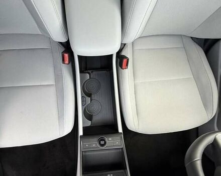 Серый Хендай Kona Electric, объемом двигателя 0 л и пробегом 4 тыс. км за 24999 $, фото 88 на Automoto.ua