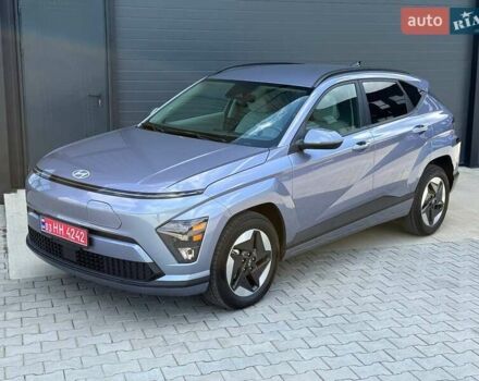 Серый Хендай Kona Electric, объемом двигателя 0 л и пробегом 4 тыс. км за 24999 $, фото 154 на Automoto.ua