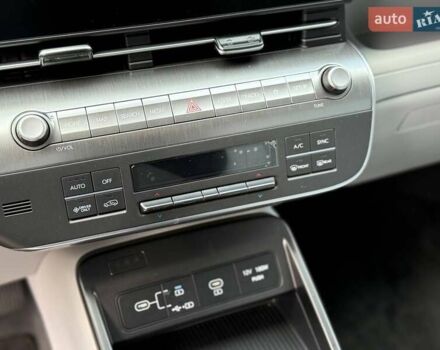 Серый Хендай Kona Electric, объемом двигателя 0 л и пробегом 4 тыс. км за 24999 $, фото 125 на Automoto.ua