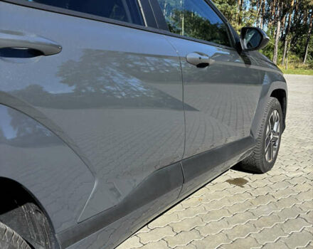 Серый Хендай Kona Electric, объемом двигателя 0 л и пробегом 28 тыс. км за 22900 $, фото 2 на Automoto.ua