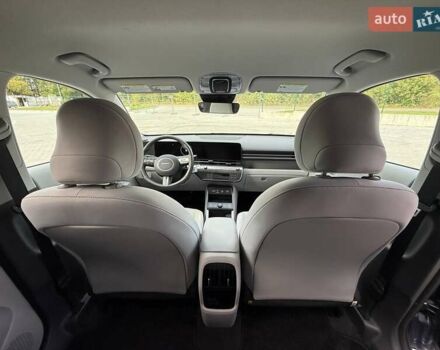 Серый Хендай Kona Electric, объемом двигателя 0 л и пробегом 4 тыс. км за 24999 $, фото 76 на Automoto.ua