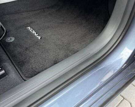 Серый Хендай Kona Electric, объемом двигателя 0 л и пробегом 4 тыс. км за 24999 $, фото 84 на Automoto.ua