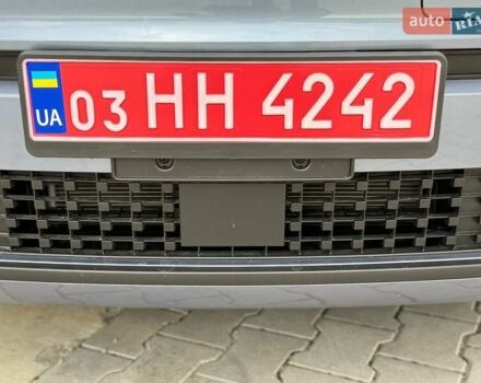 Серый Хендай Kona Electric, объемом двигателя 0 л и пробегом 4 тыс. км за 24999 $, фото 35 на Automoto.ua