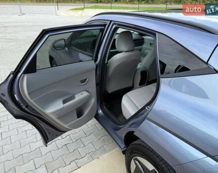 Серый Хендай Kona Electric, объемом двигателя 0 л и пробегом 4 тыс. км за 24999 $, фото 97 на Automoto.ua