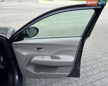 Серый Хендай Kona Electric, объемом двигателя 0 л и пробегом 4 тыс. км за 24999 $, фото 77 на Automoto.ua