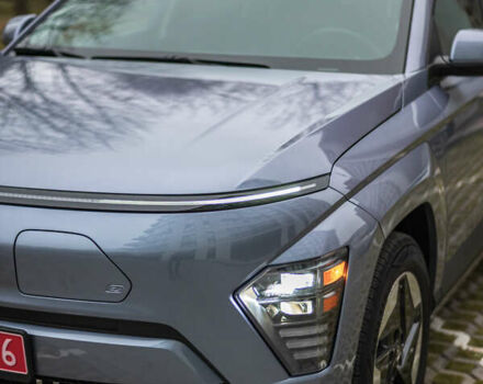 Серый Хендай Kona Electric, объемом двигателя 0 л и пробегом 25 тыс. км за 22700 $, фото 3 на Automoto.ua