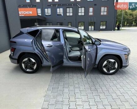 Серый Хендай Kona Electric, объемом двигателя 0 л и пробегом 4 тыс. км за 24999 $, фото 10 на Automoto.ua