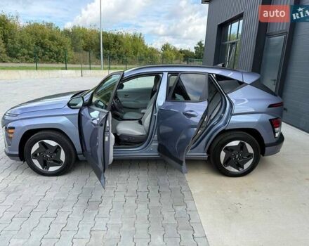 Серый Хендай Kona Electric, объемом двигателя 0 л и пробегом 4 тыс. км за 24999 $, фото 98 на Automoto.ua