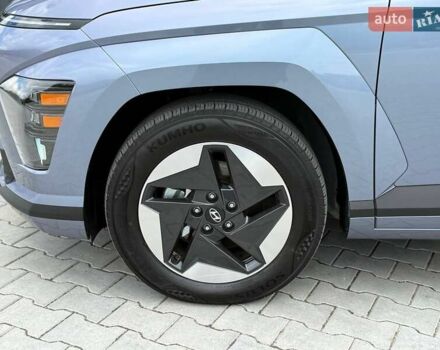 Серый Хендай Kona Electric, объемом двигателя 0 л и пробегом 4 тыс. км за 24999 $, фото 26 на Automoto.ua