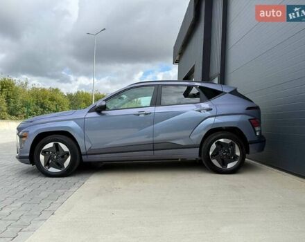 Серый Хендай Kona Electric, объемом двигателя 0 л и пробегом 4 тыс. км за 24999 $, фото 4 на Automoto.ua