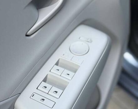 Серый Хендай Kona Electric, объемом двигателя 0 л и пробегом 4 тыс. км за 24999 $, фото 110 на Automoto.ua