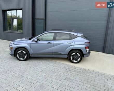 Серый Хендай Kona Electric, объемом двигателя 0 л и пробегом 4 тыс. км за 24999 $, фото 3 на Automoto.ua