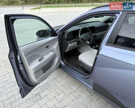 Серый Хендай Kona Electric, объемом двигателя 0 л и пробегом 4 тыс. км за 24999 $, фото 107 на Automoto.ua