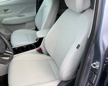 Серый Хендай Kona Electric, объемом двигателя 0 л и пробегом 4 тыс. км за 24999 $, фото 112 на Automoto.ua