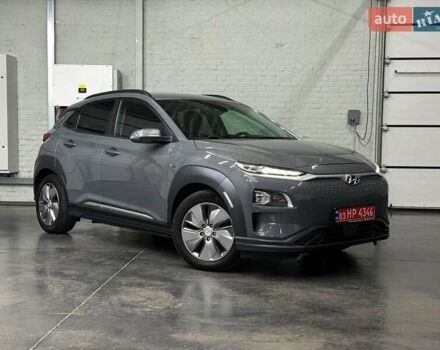 Серый Хендай Kona Electric, объемом двигателя 0 л и пробегом 129 тыс. км за 16430 $, фото 1 на Automoto.ua