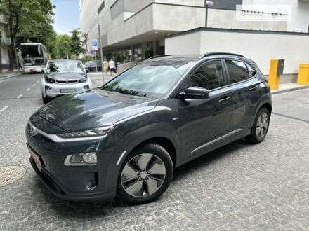 Серый Хендай Kona Electric, объемом двигателя 0 л и пробегом 105 тыс. км за 23000 $, фото 1 на Automoto.ua