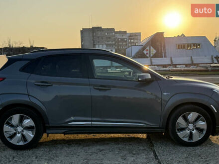 Серый Хендай Kona Electric, объемом двигателя 0 л и пробегом 77 тыс. км за 19700 $, фото 1 на Automoto.ua