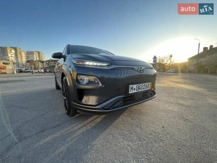 Хендай Kona Electric 2020 у Вінниці на Automoto.ua Сірий Хендай Kona Electric, об'ємом двигуна 0 л та пробігом 135 тис. км за 16999 $, фото 1 на Automoto.ua