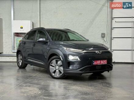 Серый Хендай Kona Electric, объемом двигателя 0 л и пробегом 71 тыс. км за 18465 $, фото 1 на Automoto.ua