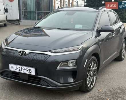 Серый Хендай Kona Electric, объемом двигателя 0 л и пробегом 113 тыс. км за 18200 $, фото 1 на Automoto.ua