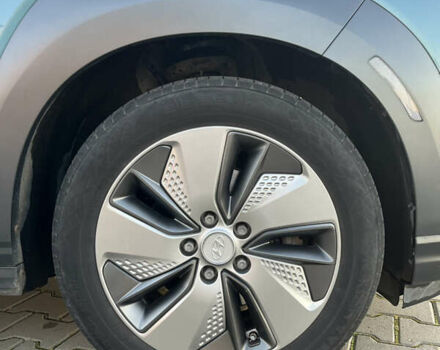 Синий Хендай Kona Electric, объемом двигателя 0 л и пробегом 127 тыс. км за 16400 $, фото 28 на Automoto.ua