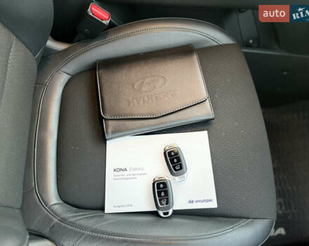 Синий Хендай Kona Electric, объемом двигателя 0 л и пробегом 127 тыс. км за 16400 $, фото 34 на Automoto.ua